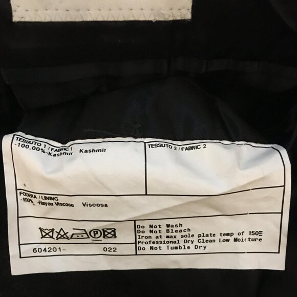 Giorgio Armani Collezioni 100% Cashmere Overcoat - Picture 7 of 9